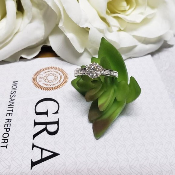 1 Carat Moissanite Ring with 925 Sterling Silver Band- RESIZABLE RING - Picture 2 of 5